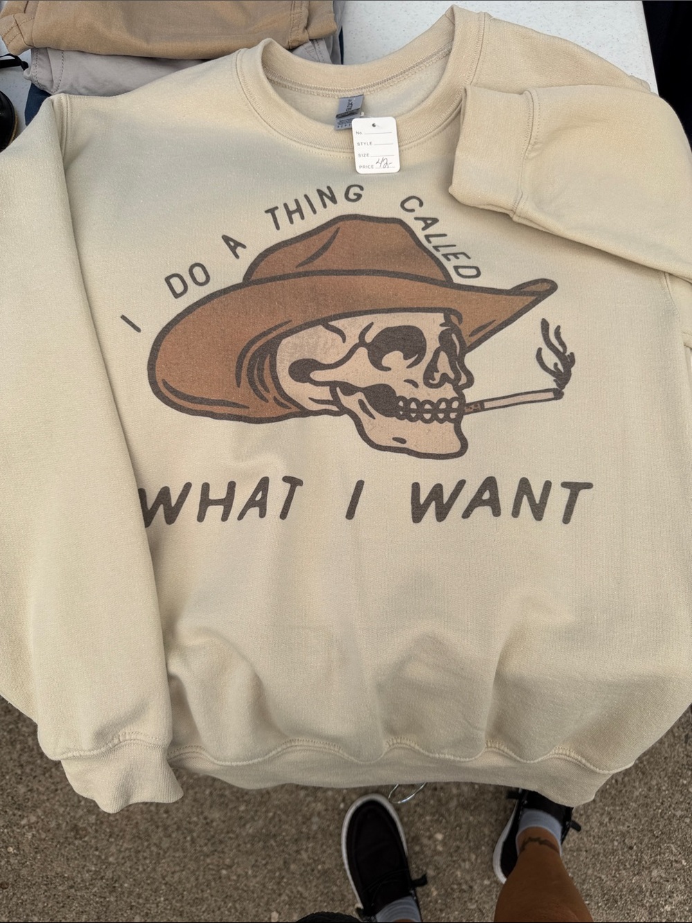 Gildan Beige Crewneck Sweatshirt and Sweatpants with Brown Skull Cowboy Graphic